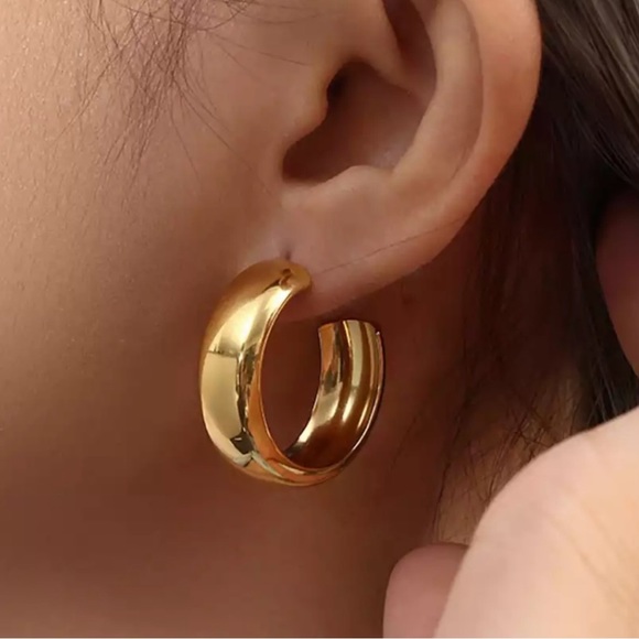 Elegant Gold Hoop Earrings - Picture 2 of 10